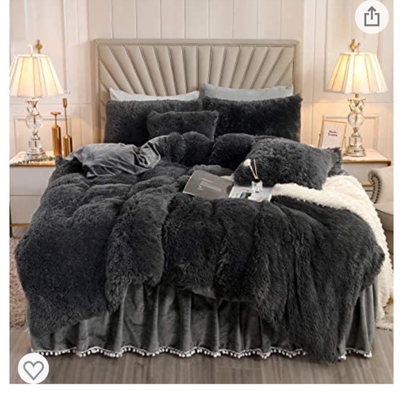 Comforter - Picture 1 of 5